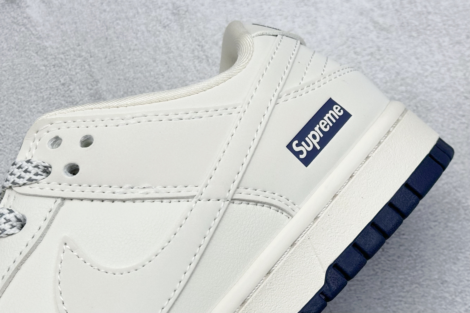 终端放店
XC版 Nike SB Dunk Low x Supreme 白蓝小钩
纯原大厂出品 极力推