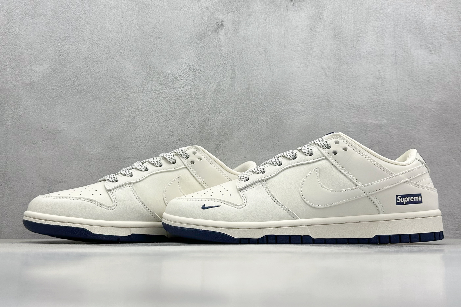  终端放店
XC版 Nike SB Dunk Low x Supreme 白蓝小钩
纯原大厂出品 极力推