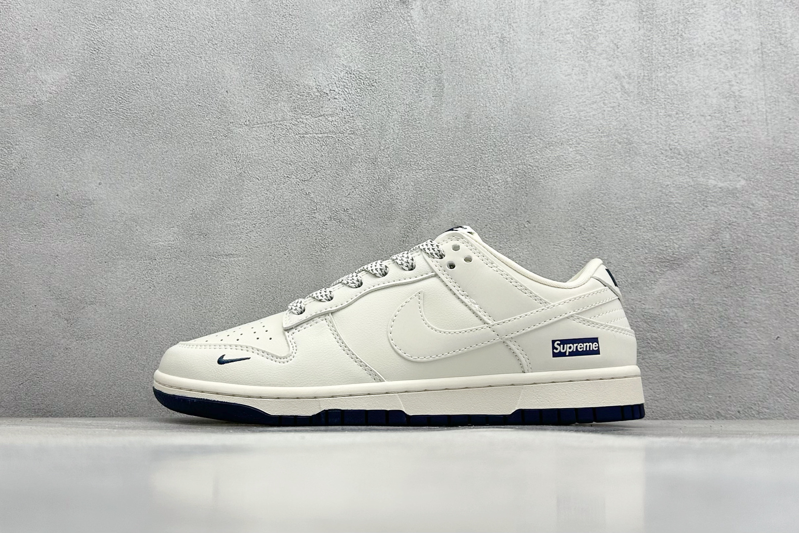  终端放店
XC版 Nike SB Dunk Low x Supreme 白蓝小钩
纯原大厂出品 极力推