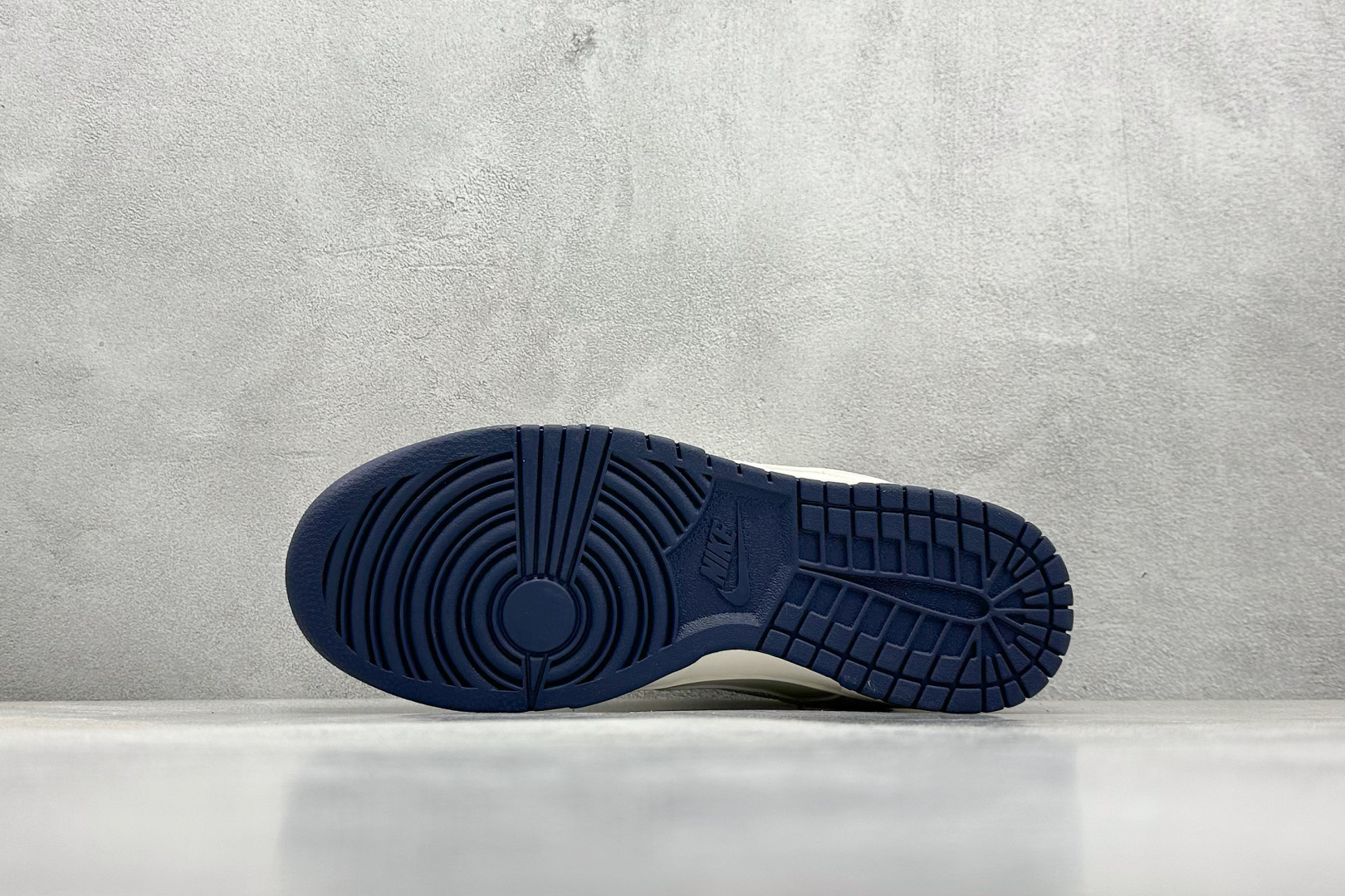  终端放店
XC版 Nike SB Dunk Low x Supreme 白蓝小钩
纯原大厂出品 极力推