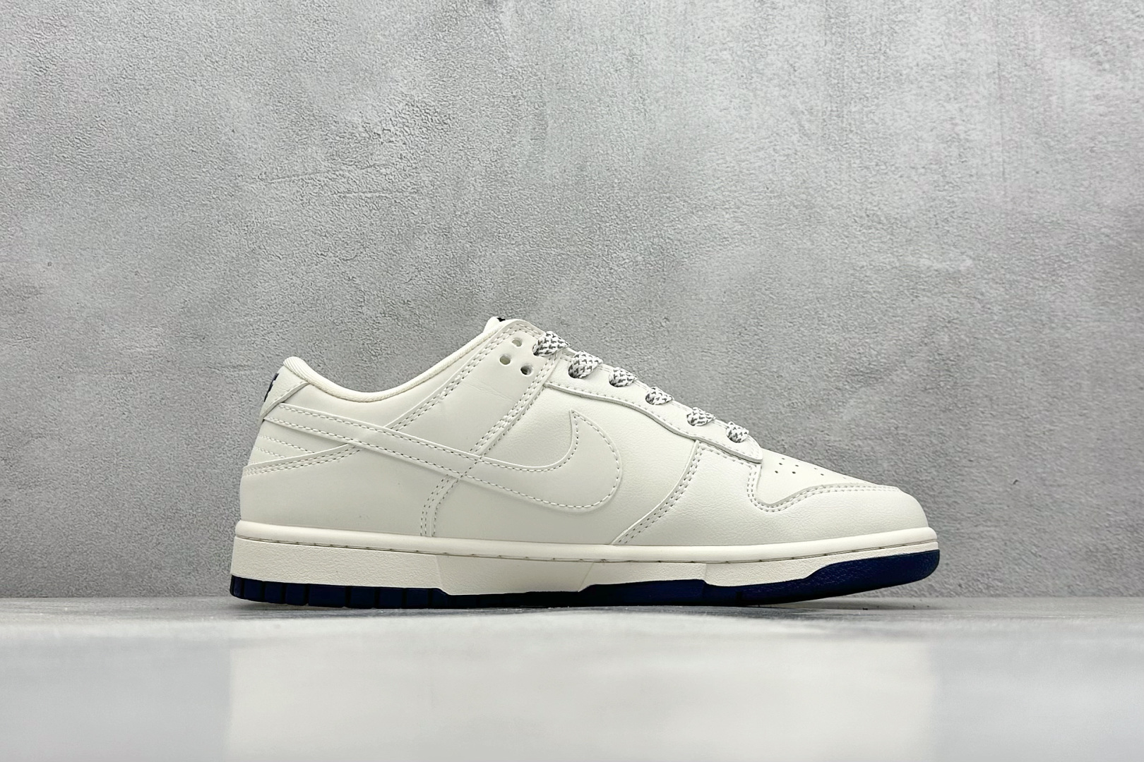  终端放店
XC版 Nike SB Dunk Low x Supreme 白蓝小钩
纯原大厂出品 极力推