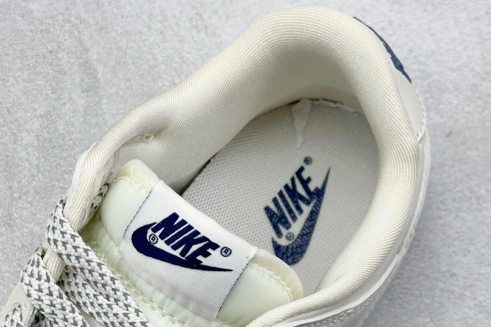  终端放店
XC版 Nike SB Dunk Low x Supreme 白蓝小钩
纯原大厂出品 极力推