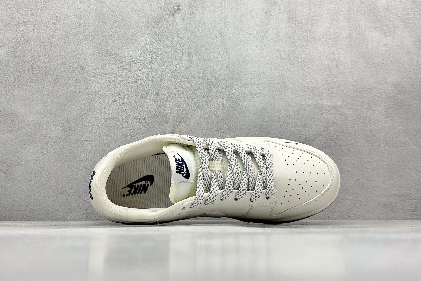  终端放店
XC版 Nike SB Dunk Low x Supreme 白蓝小钩
纯原大厂出品 极力推