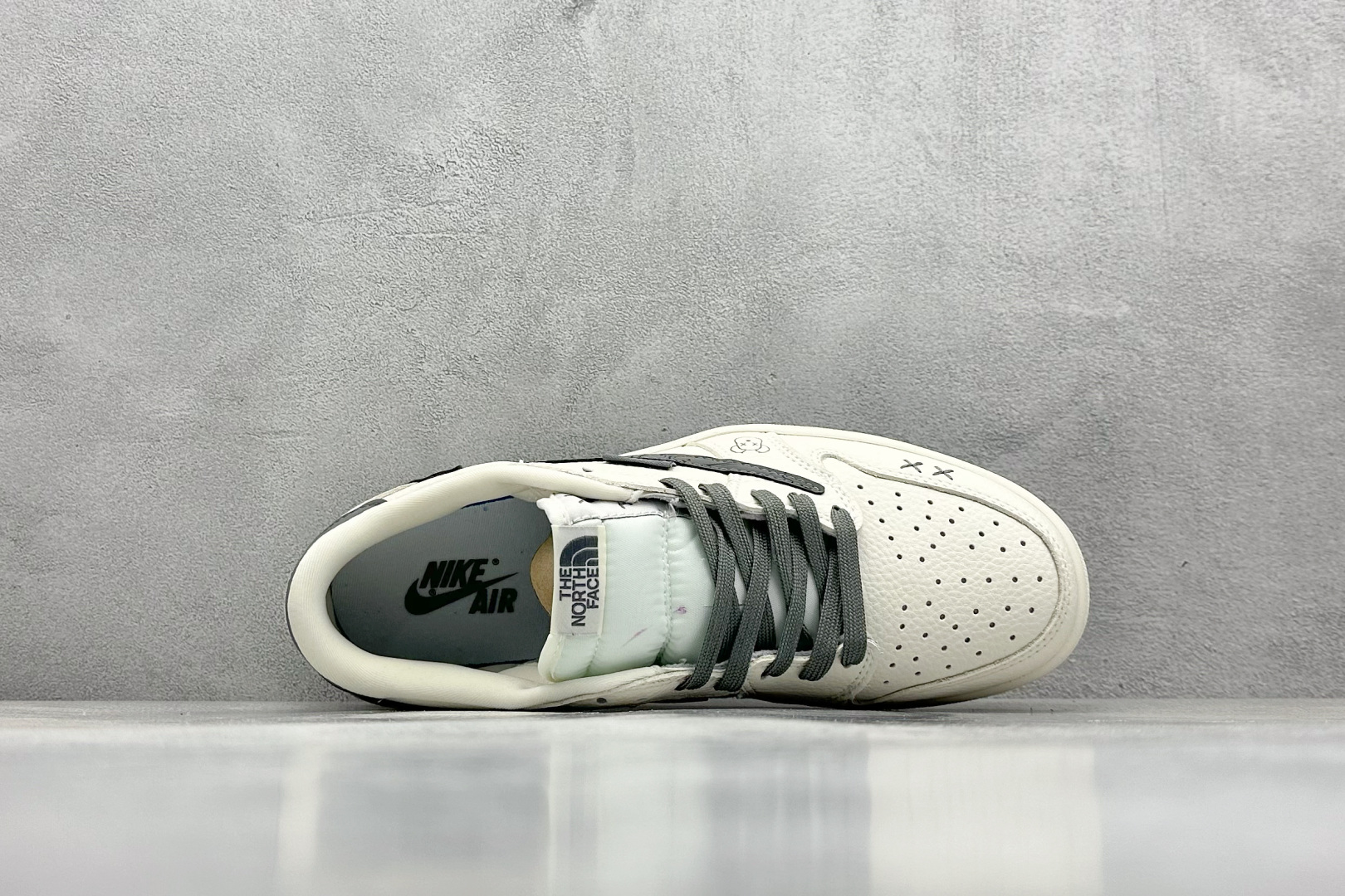  终端放店
XC版 Travis Scott x Fragment Design x Air Jorda