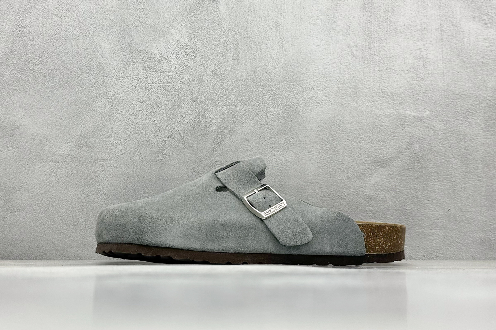  
Birkenstock 博肯休闲鞋半拖系列 
官方代工厂工艺 品质看得见
London-Shearl