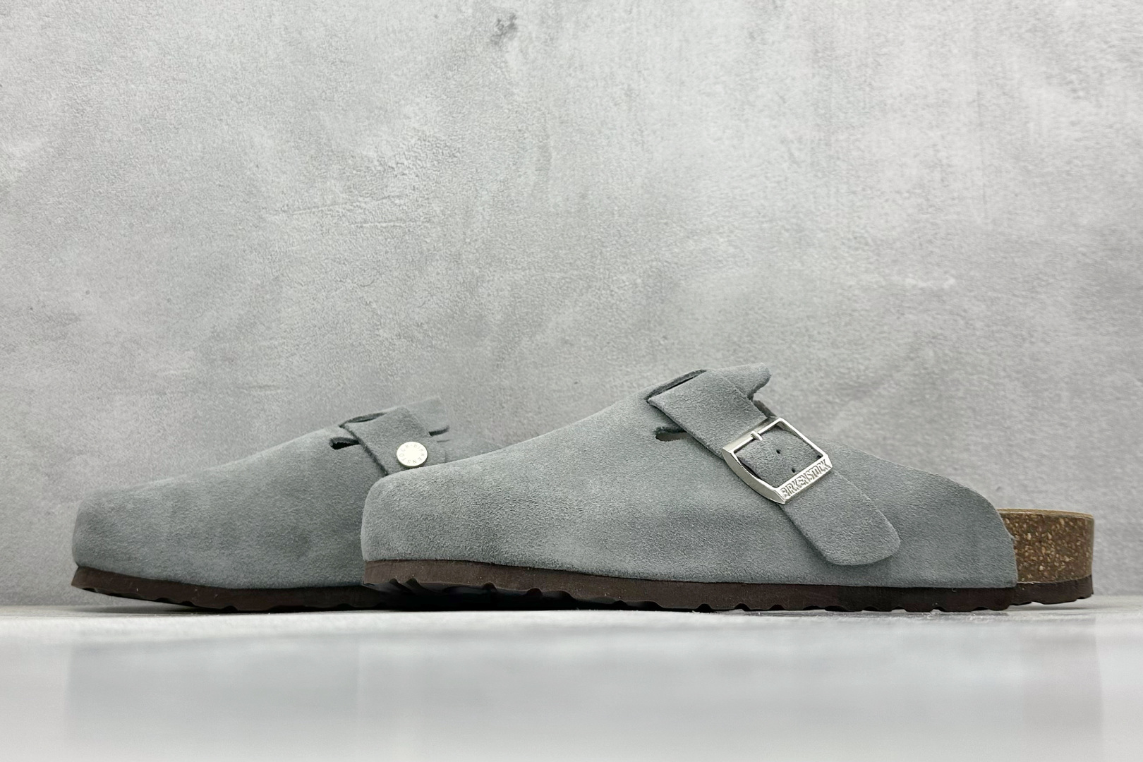  
Birkenstock 博肯休闲鞋半拖系列 
官方代工厂工艺 品质看得见
London-Shearl