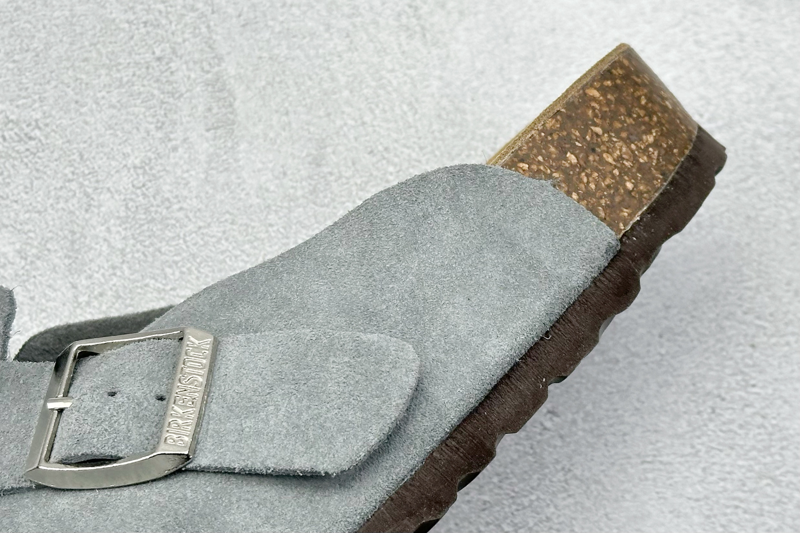  
Birkenstock 博肯休闲鞋半拖系列 
官方代工厂工艺 品质看得见
London-Shearl