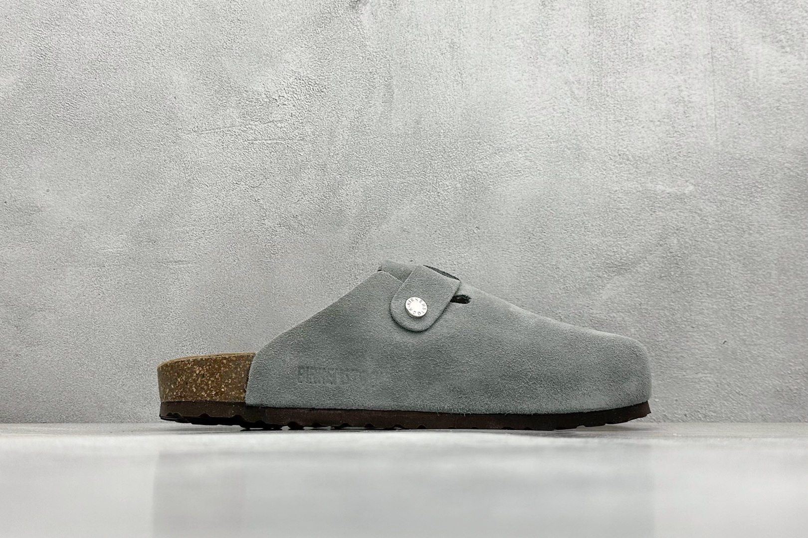  
Birkenstock 博肯休闲鞋半拖系列 
官方代工厂工艺 品质看得见
London-Shearl