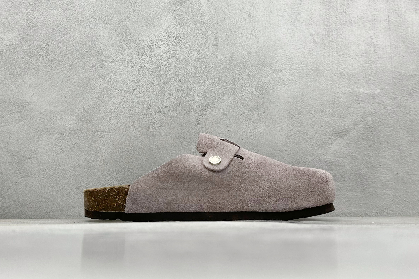  
Birkenstock 博肯休闲鞋半拖系列 
官方代工厂工艺 品质看得见
London-Shearl