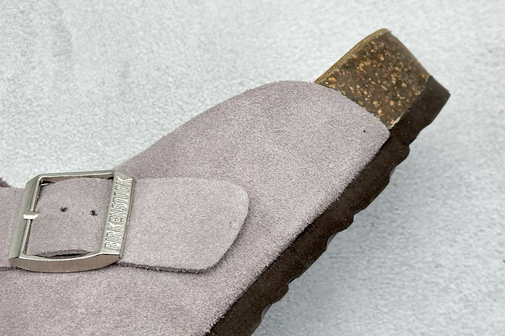  
Birkenstock 博肯休闲鞋半拖系列 
官方代工厂工艺 品质看得见
London-Shearl
