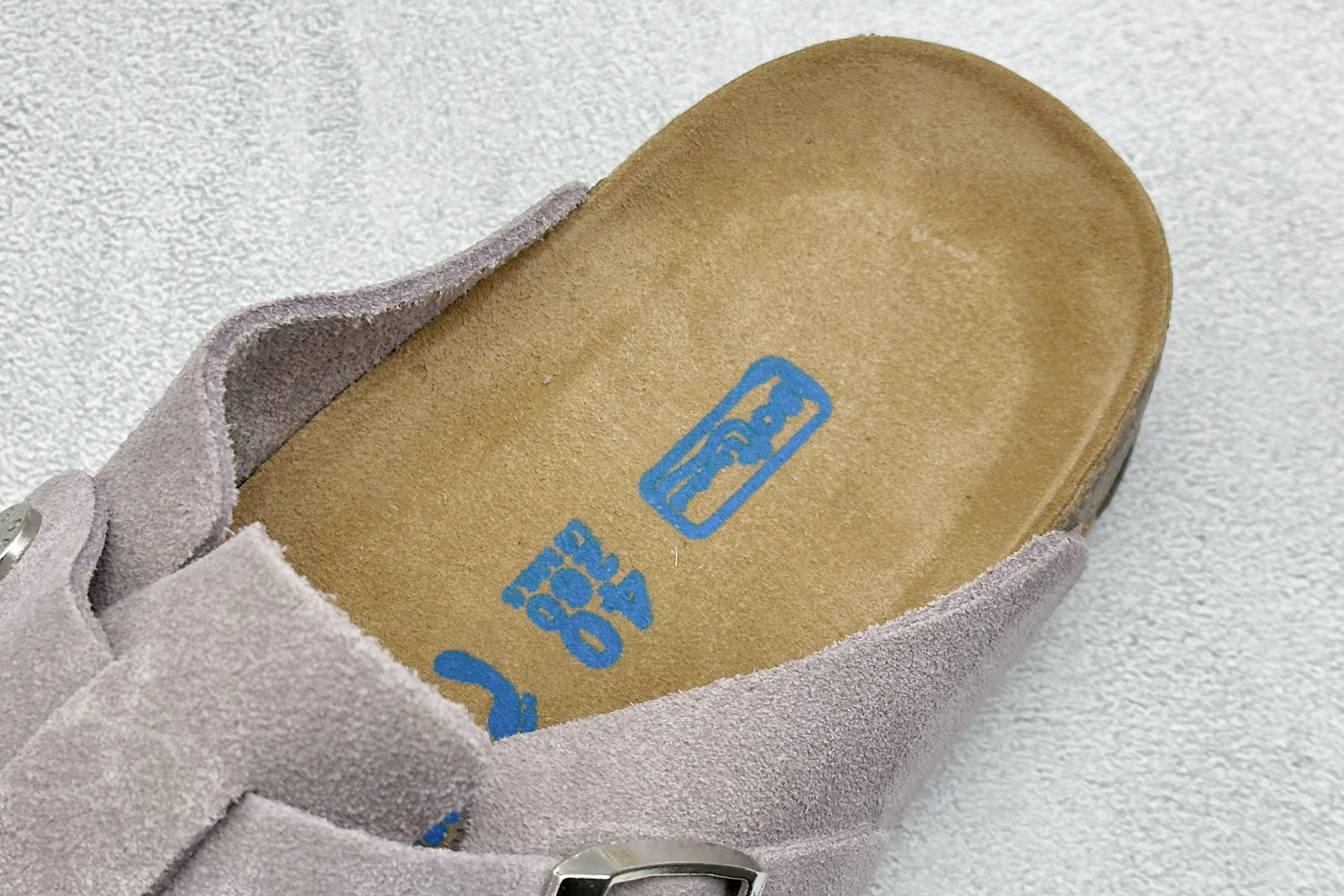  
Birkenstock 博肯休闲鞋半拖系列 
官方代工厂工艺 品质看得见
London-Shearl