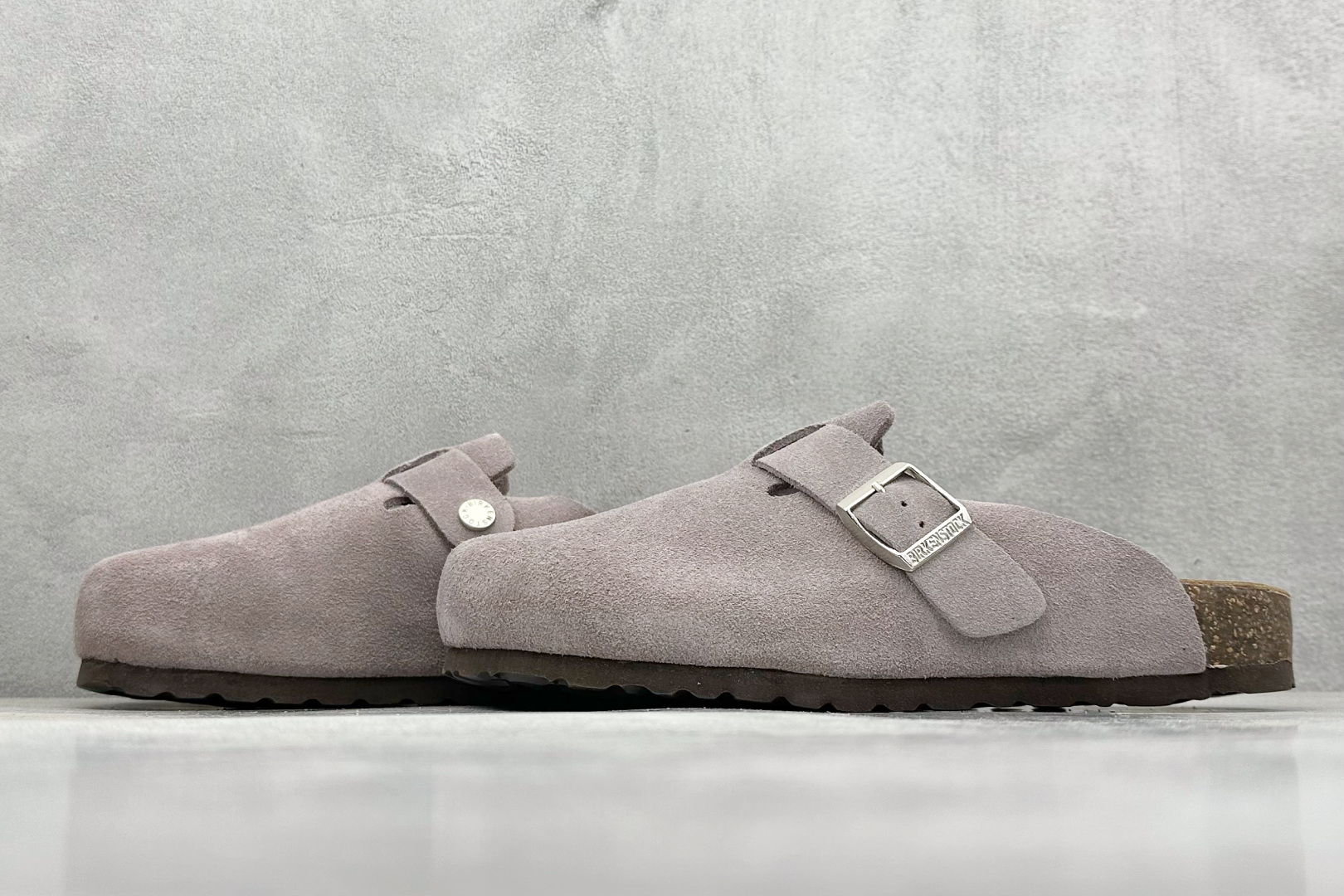  
Birkenstock 博肯休闲鞋半拖系列 
官方代工厂工艺 品质看得见
London-Shearl