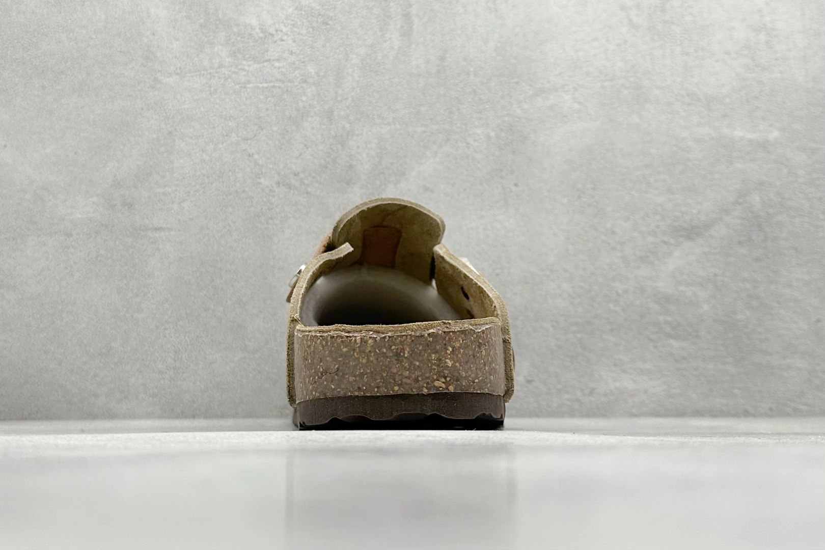  
Birkenstock 博肯休闲鞋半拖系列 
官方代工厂工艺 品质看得见
London-Shearl