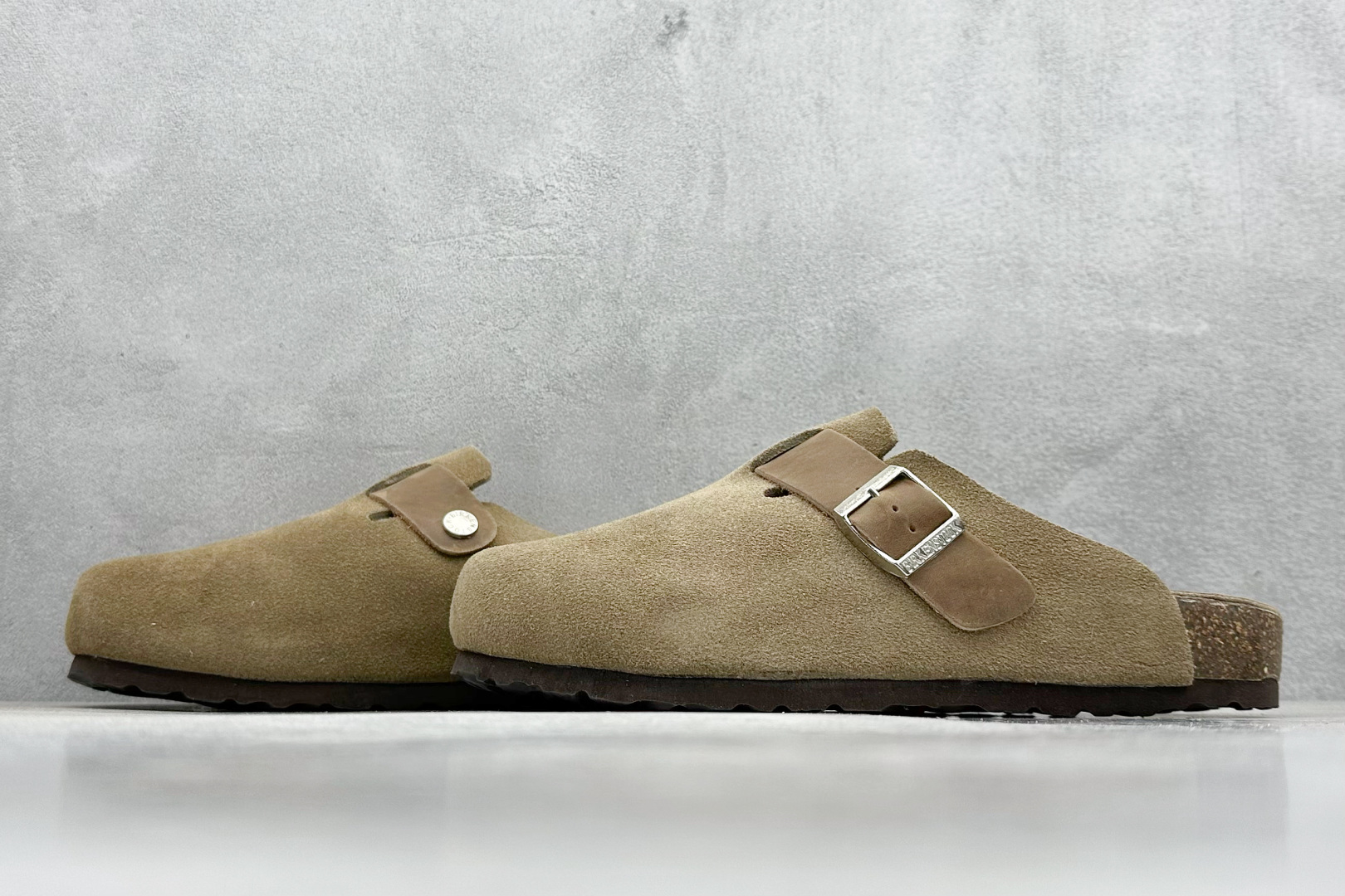  
Birkenstock 博肯休闲鞋半拖系列 
官方代工厂工艺 品质看得见
London-Shearl