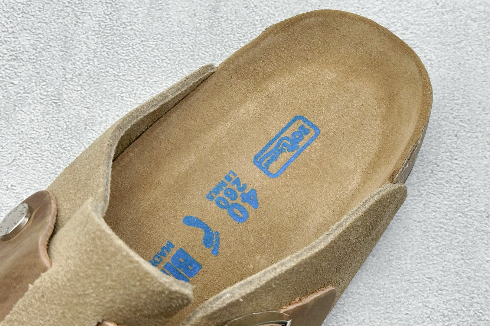  
Birkenstock 博肯休闲鞋半拖系列 
官方代工厂工艺 品质看得见
London-Shearl