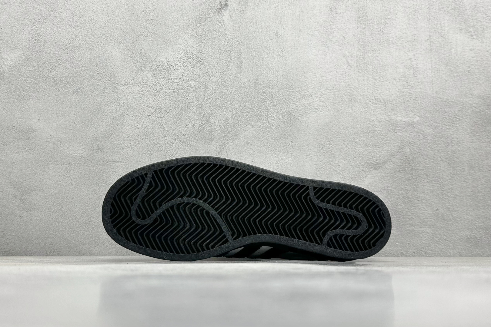  
AD Originals Superstar 2 贝壳头
采用全新头层拼接皮革材质 后跟采用特色3D