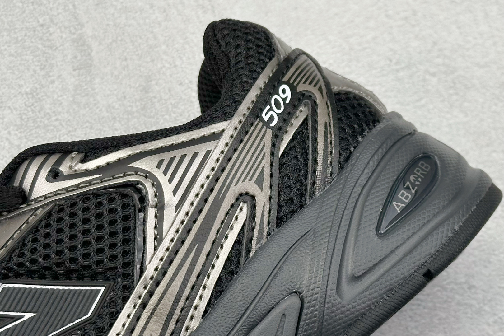  
YH版 New Balance 509 复古休闲运动慢跑鞋 
经典网面复古鞋型 造型简洁流畅
层次材