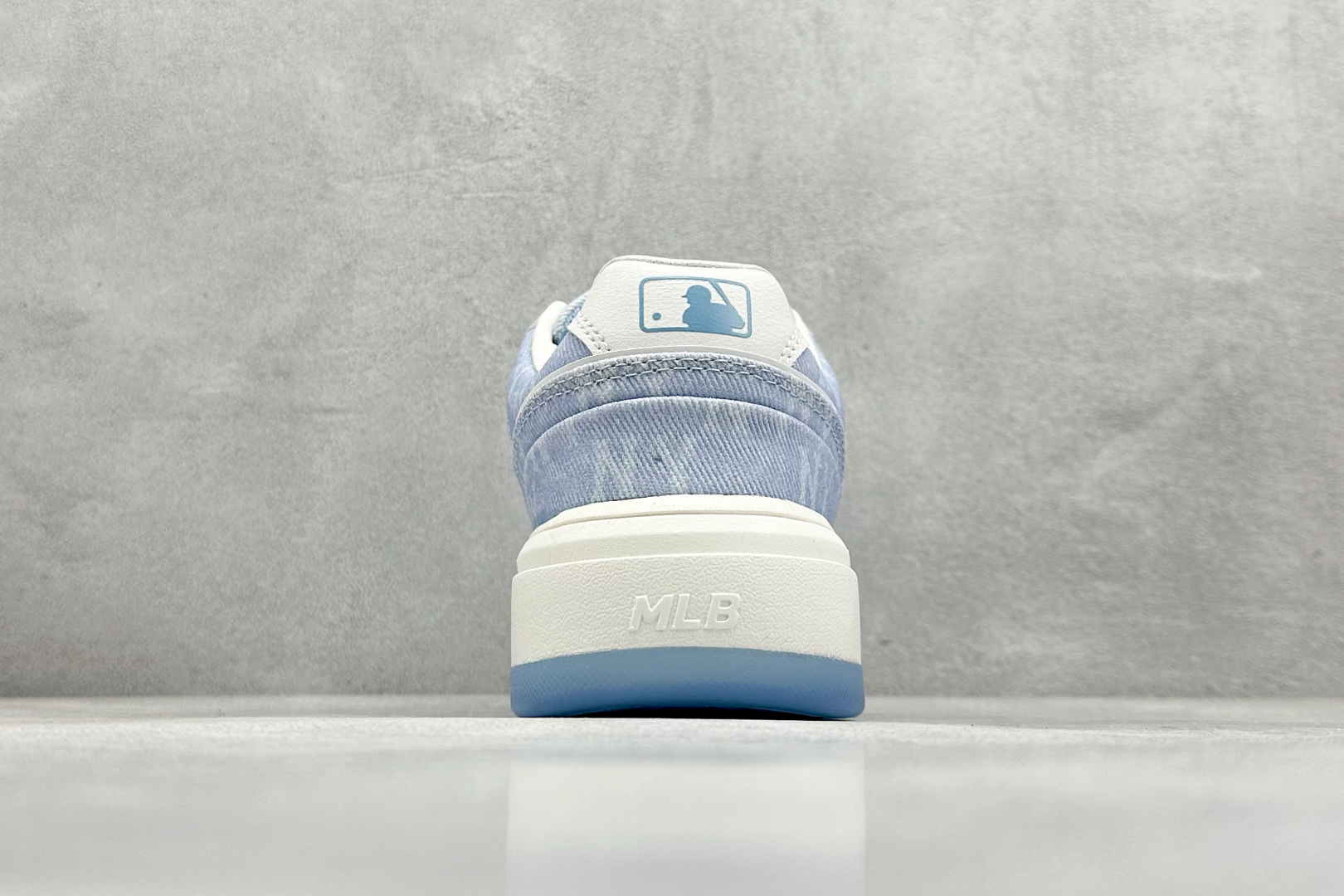  
MLB Chunky Liner Basic 学长鞋 轻量增高厚底百搭休闲运动板鞋

Size ：3