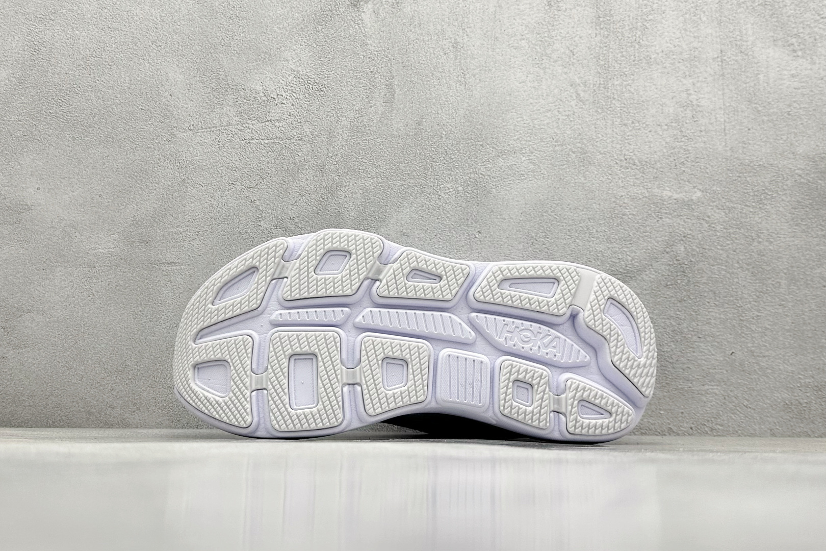 
W版 HOKA ONE ONE Bondi 9 机能缓震跑鞋
#鞋面部分采用工程网眼面料，可以确保