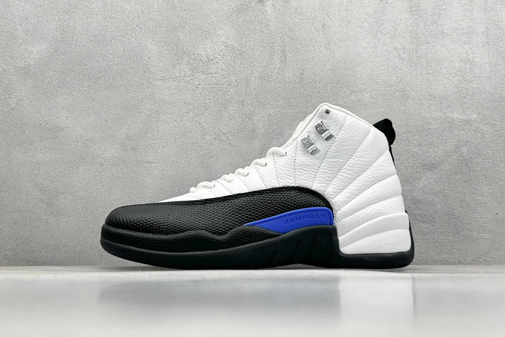 福利特价 
Air Jordan 12 Retro  
原鞋原楦头纸板开发 极致一眼正品既视感 原厂进口