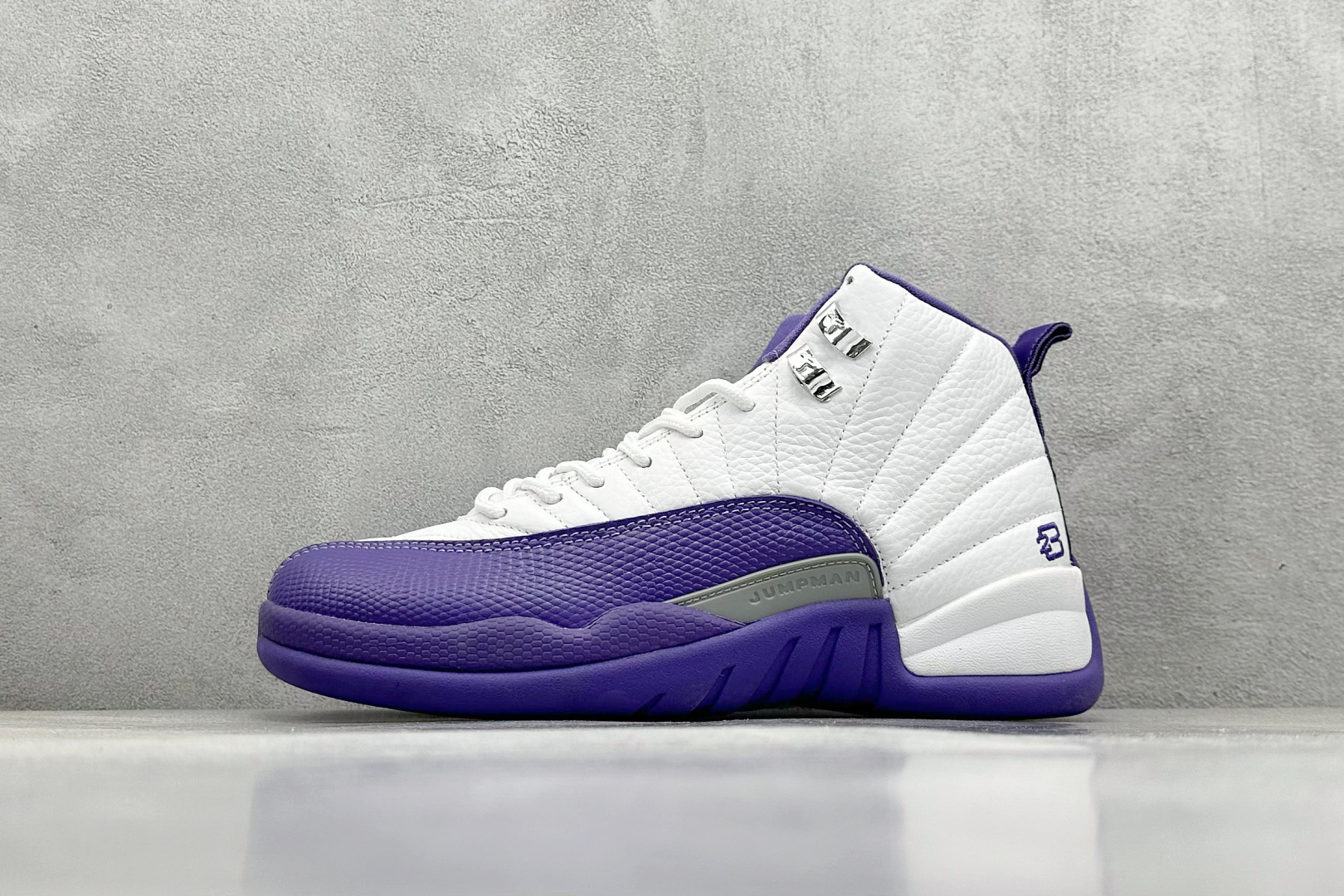 福利特价 
Air Jordan 12 Retro  
原鞋原楦头纸板开发 极致一眼正品既视感 原厂进口
