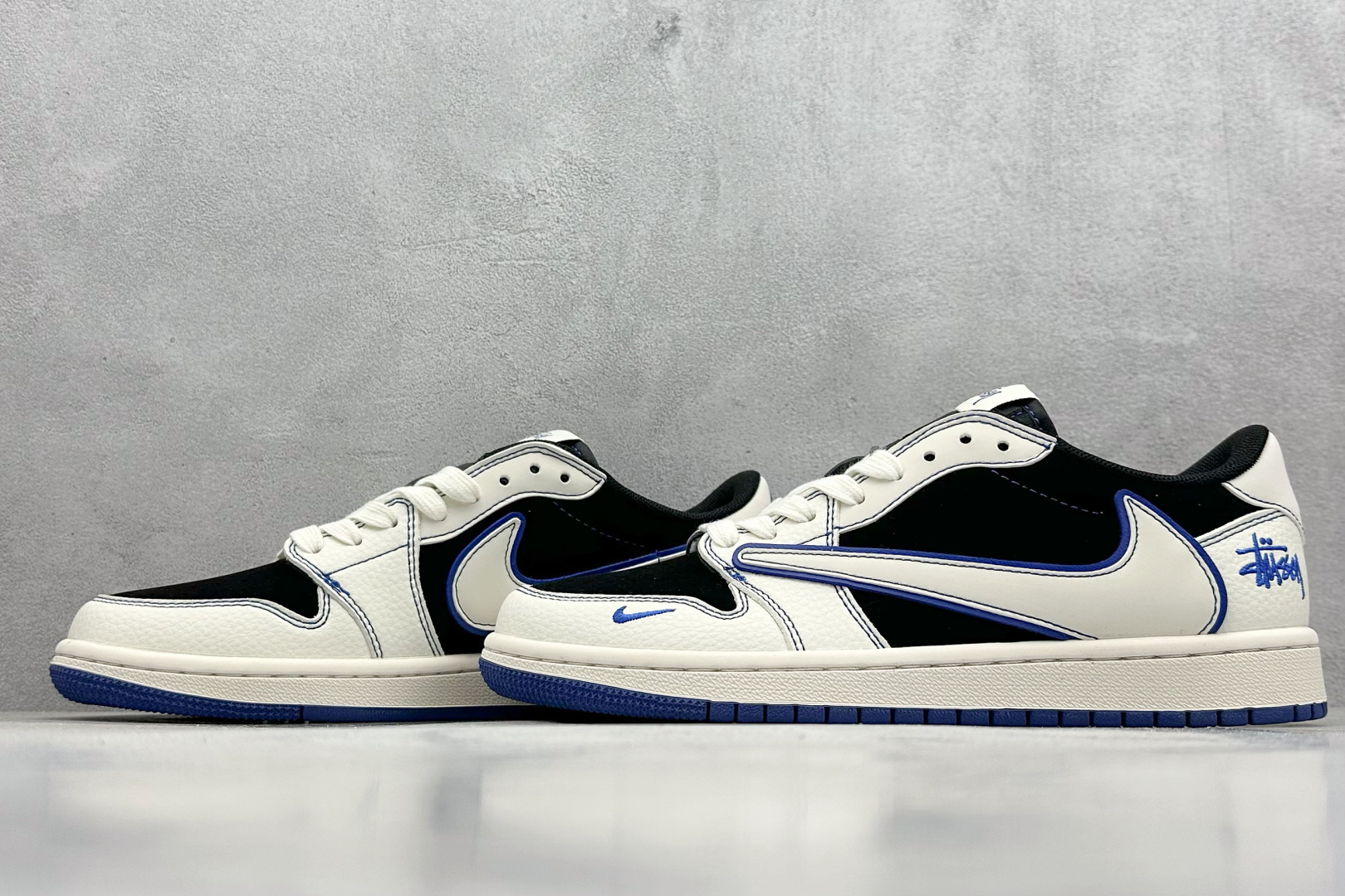Fragment x Travis Scott x 斯图西
Air Jordan 1 Low 三方联