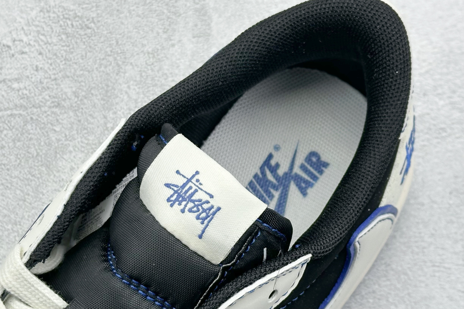 Fragment x Travis Scott x 斯图西
Air Jordan 1 Low 三方联