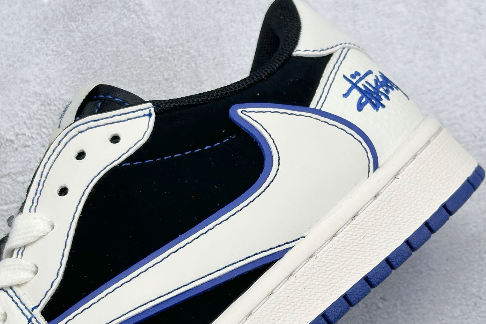 Fragment x Travis Scott x 斯图西
Air Jordan 1 Low 三方联
