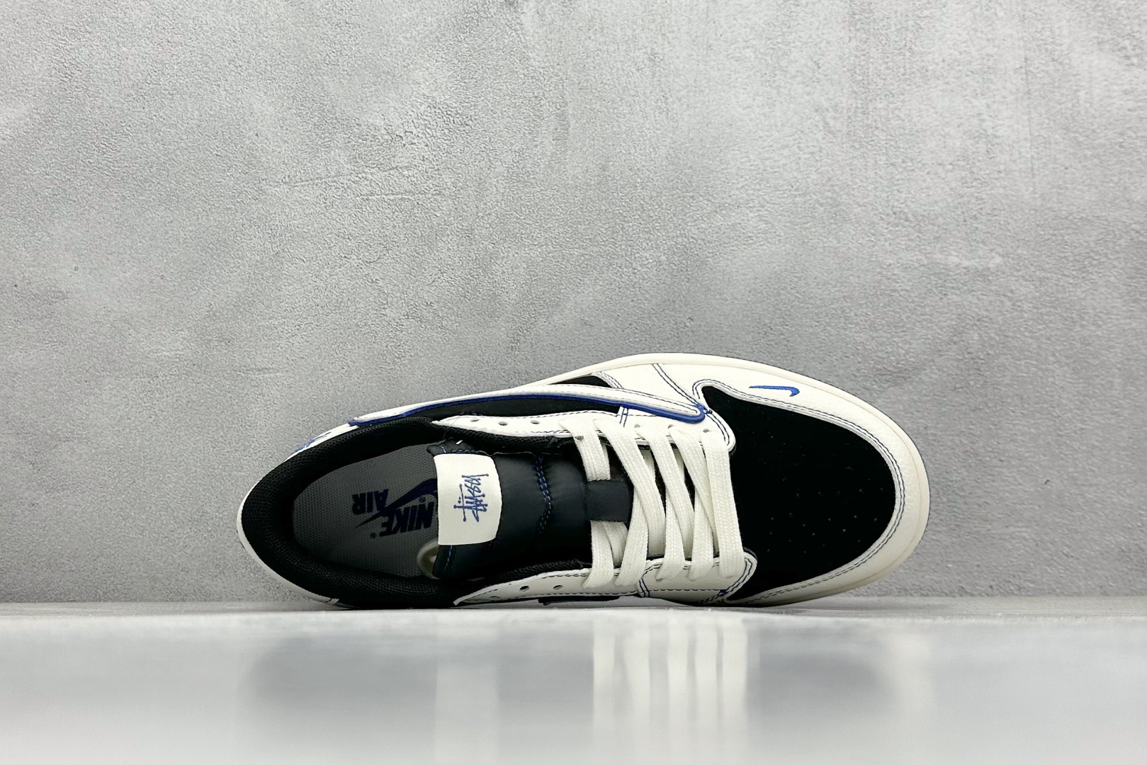 Fragment x Travis Scott x 斯图西
Air Jordan 1 Low 三方联