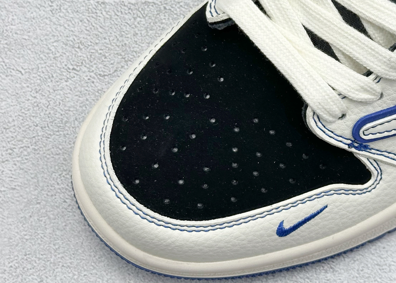 Fragment x Travis Scott x 斯图西
Air Jordan 1 Low 三方联