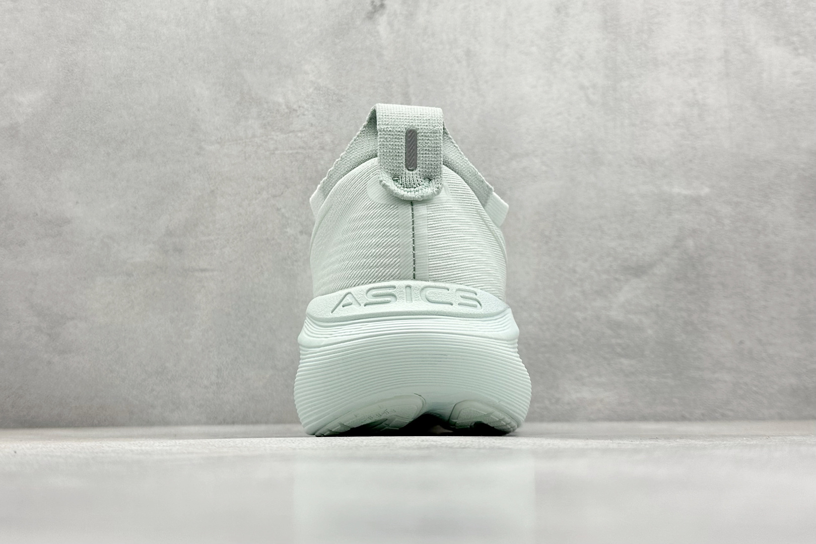  
Asics Gel-Nimbus 27 亚瑟士复古透气休闲鞋缓震男子耐磨跑步鞋 

货号：1011B