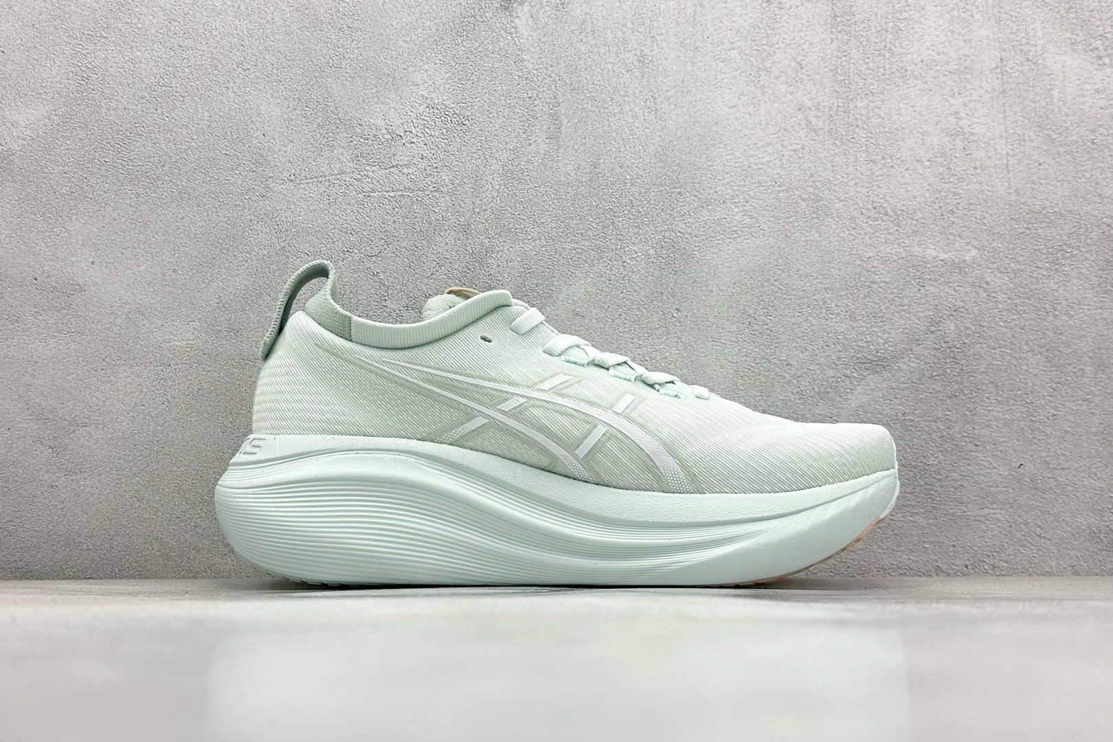 
Asics Gel-Nimbus 27 亚瑟士复古透气休闲鞋缓震男子耐磨跑步鞋 

货号：1011B