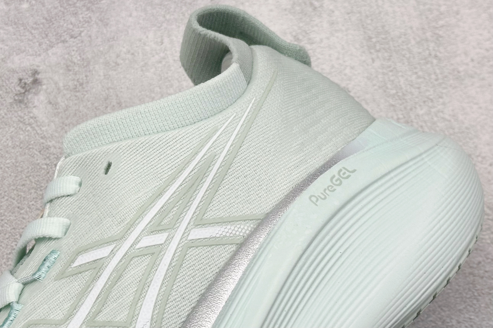  
Asics Gel-Nimbus 27 亚瑟士复古透气休闲鞋缓震男子耐磨跑步鞋 

货号：1011B