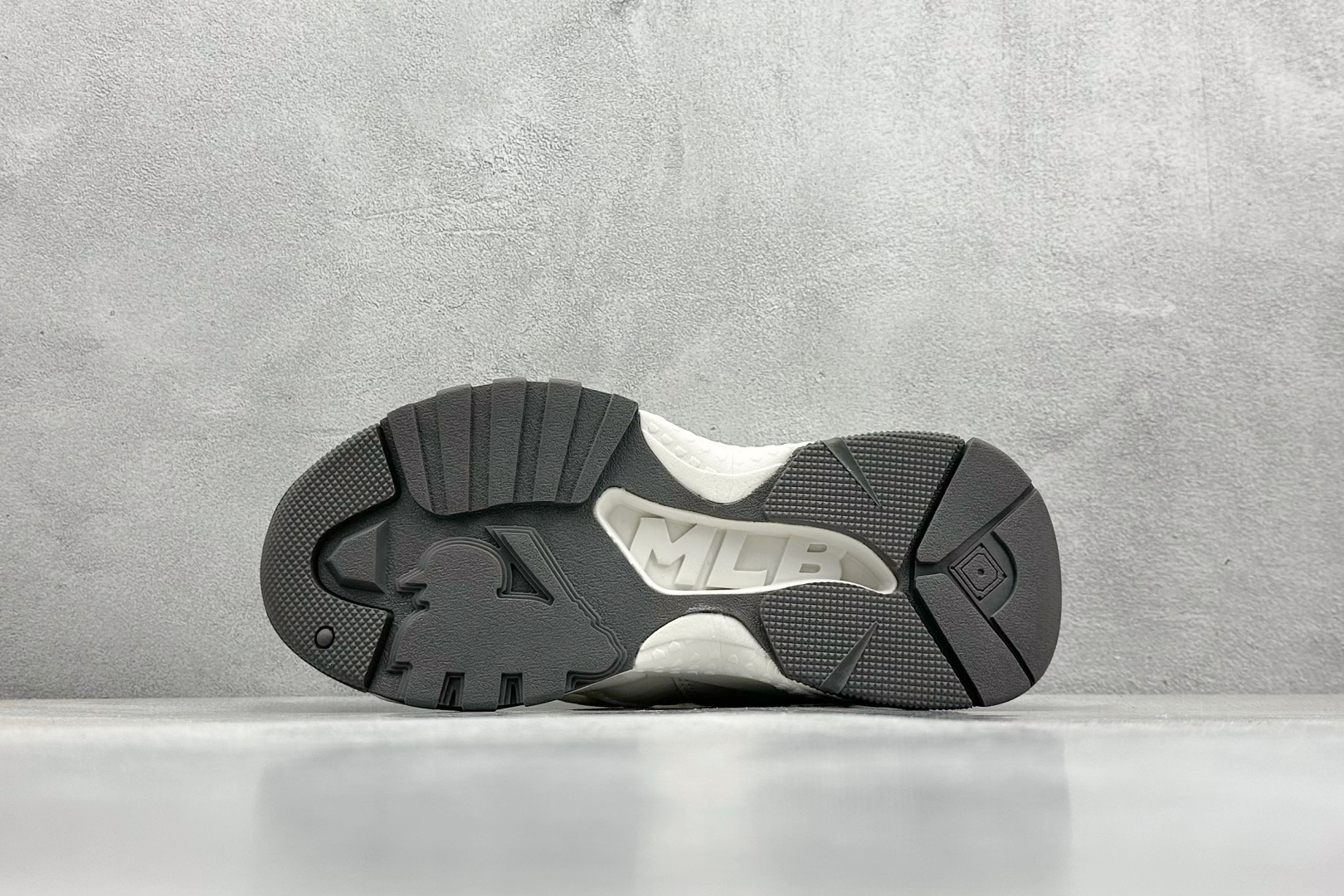  终端放店
DF版 MLB Bigball Chunky Embo Monogram 纽约洋基队 增高厚