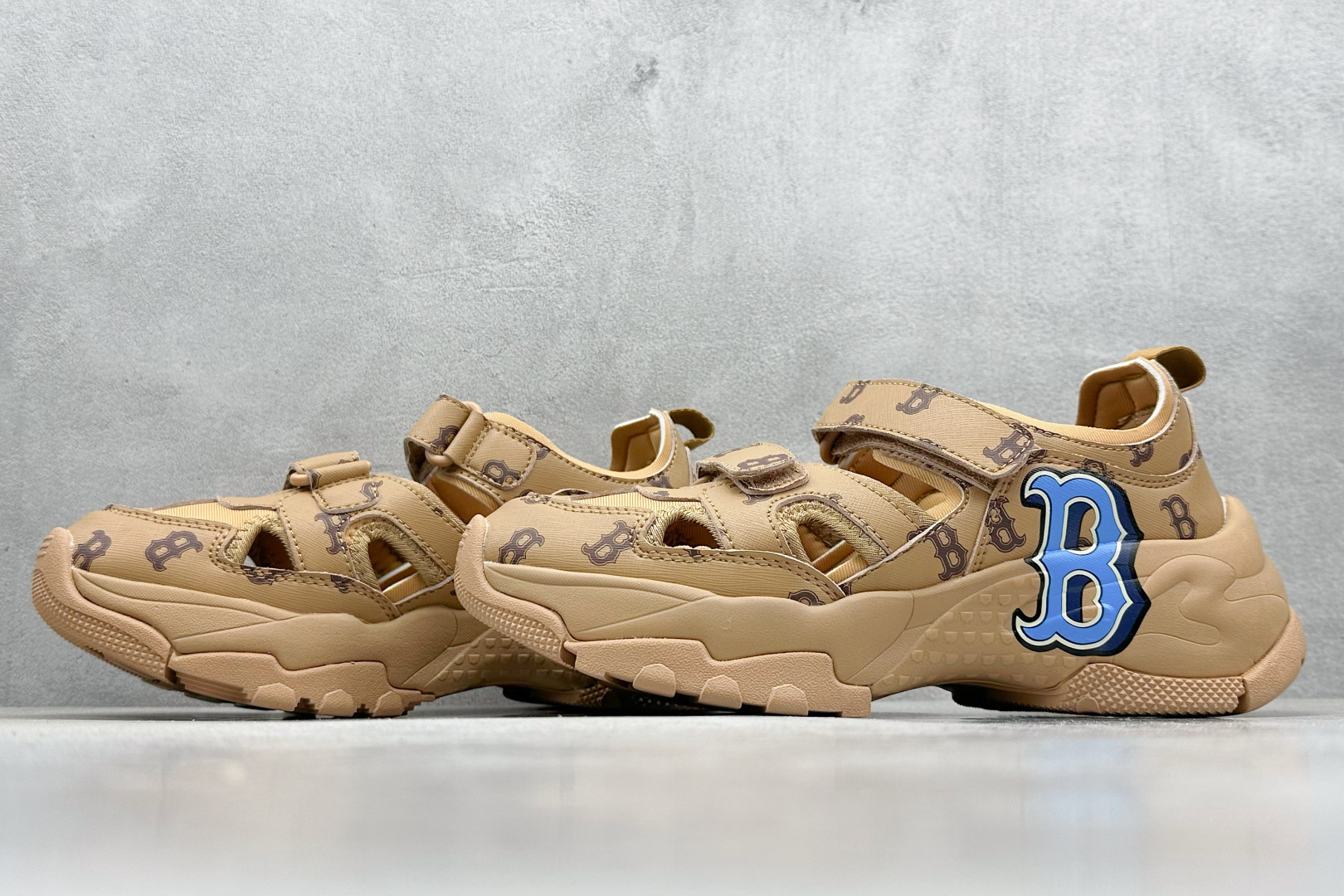  终端放店
DF版 MLB Bigball Chunky Embo Monogram 纽约洋基队 增高厚
