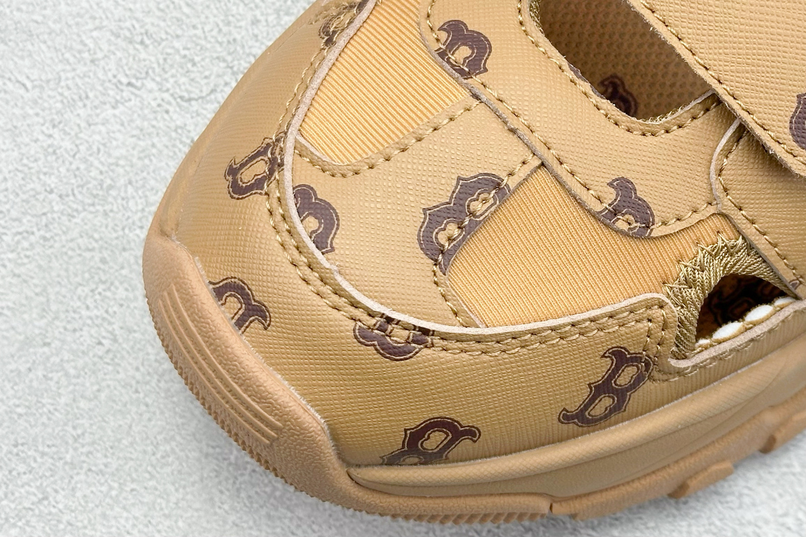  终端放店
DF版 MLB Bigball Chunky Embo Monogram 纽约洋基队 增高厚