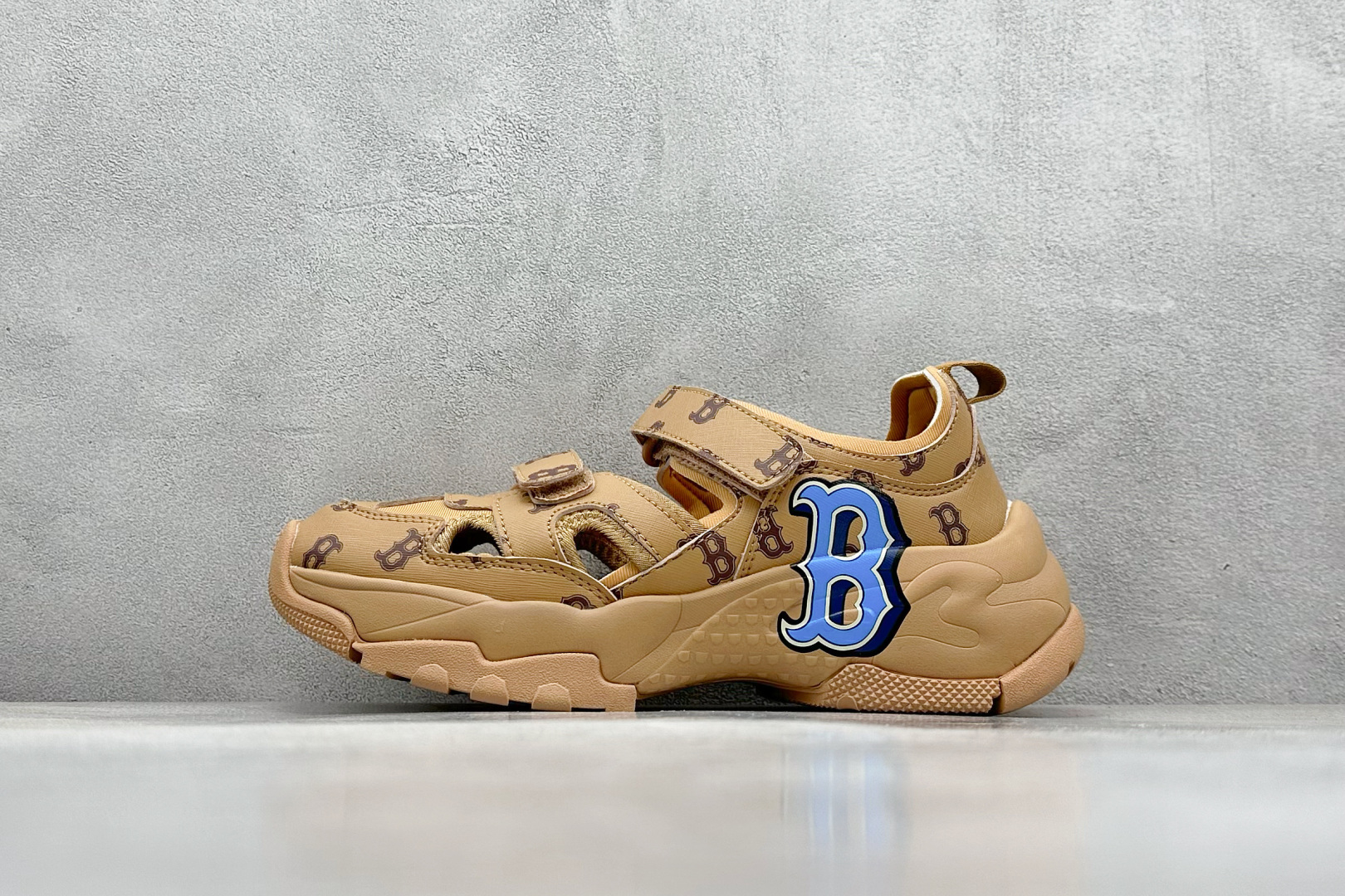  终端放店
DF版 MLB Bigball Chunky Embo Monogram 纽约洋基队 增高厚