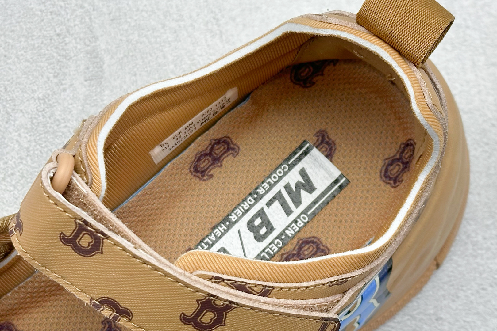  终端放店
DF版 MLB Bigball Chunky Embo Monogram 纽约洋基队 增高厚