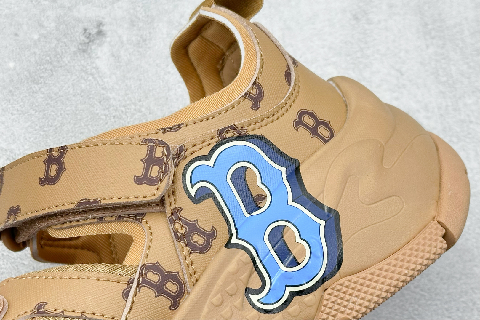  终端放店
DF版 MLB Bigball Chunky Embo Monogram 纽约洋基队 增高厚