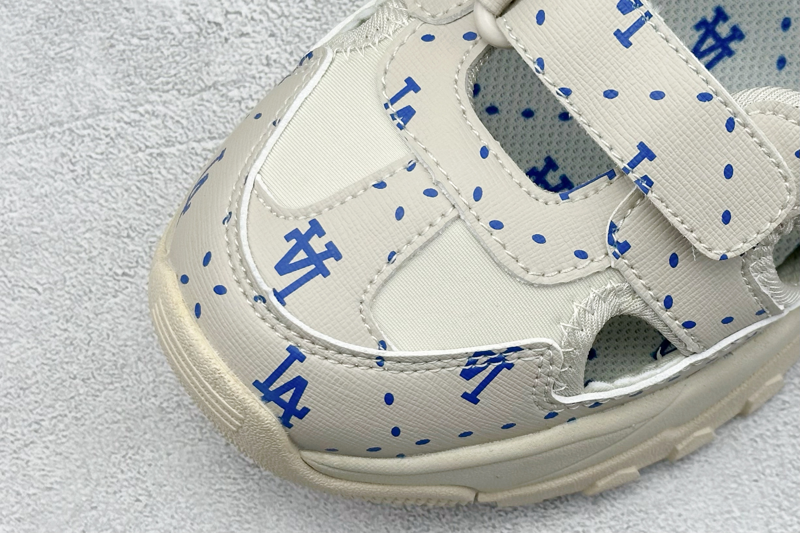  终端放店
DF版 MLB Bigball Chunky Embo Monogram 纽约洋基队 增高厚