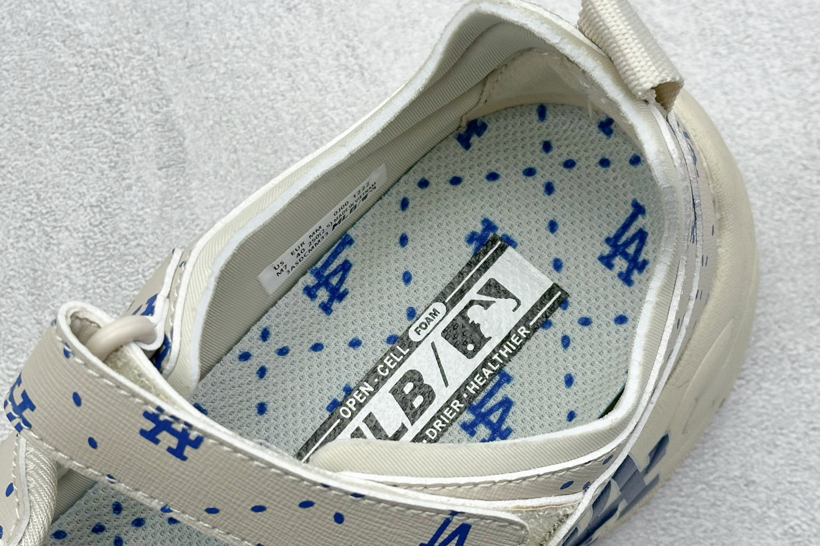  终端放店
DF版 MLB Bigball Chunky Embo Monogram 纽约洋基队 增高厚