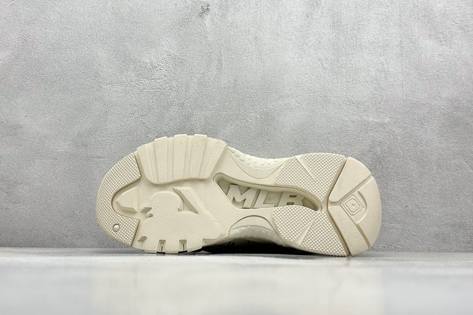  终端放店
DF版 MLB Bigball Chunky Embo Monogram 纽约洋基队 增高厚
