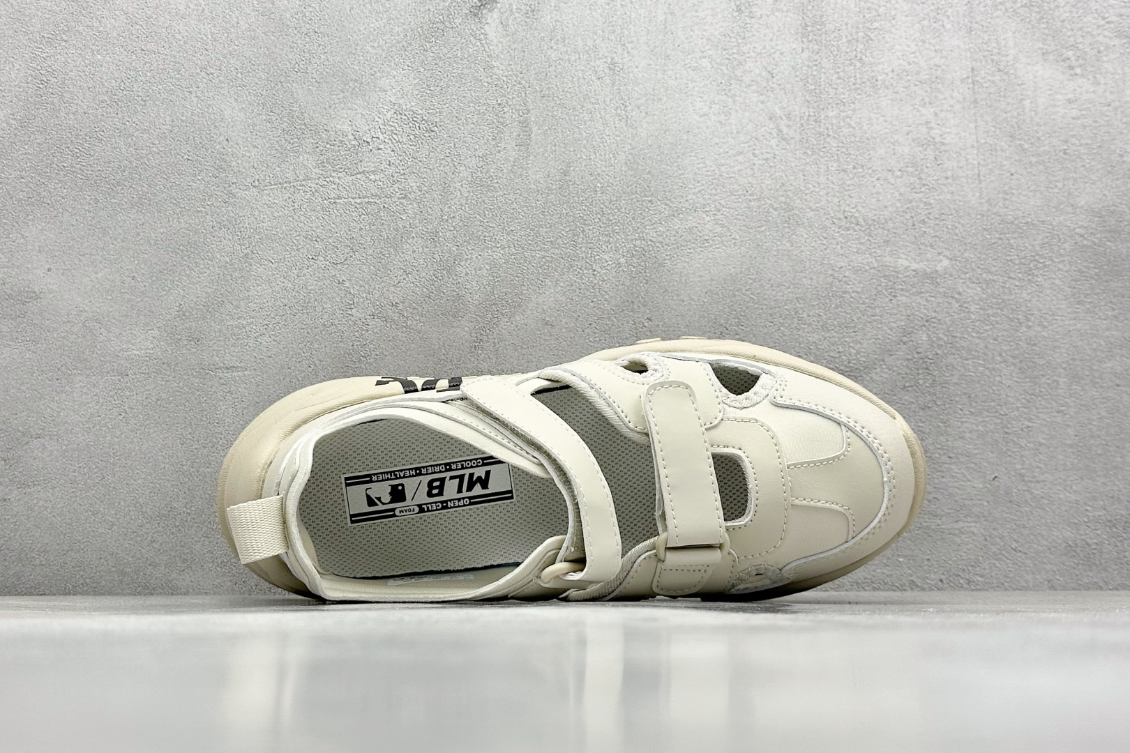  终端放店
DF版 MLB Bigball Chunky Embo Monogram 纽约洋基队 增高厚