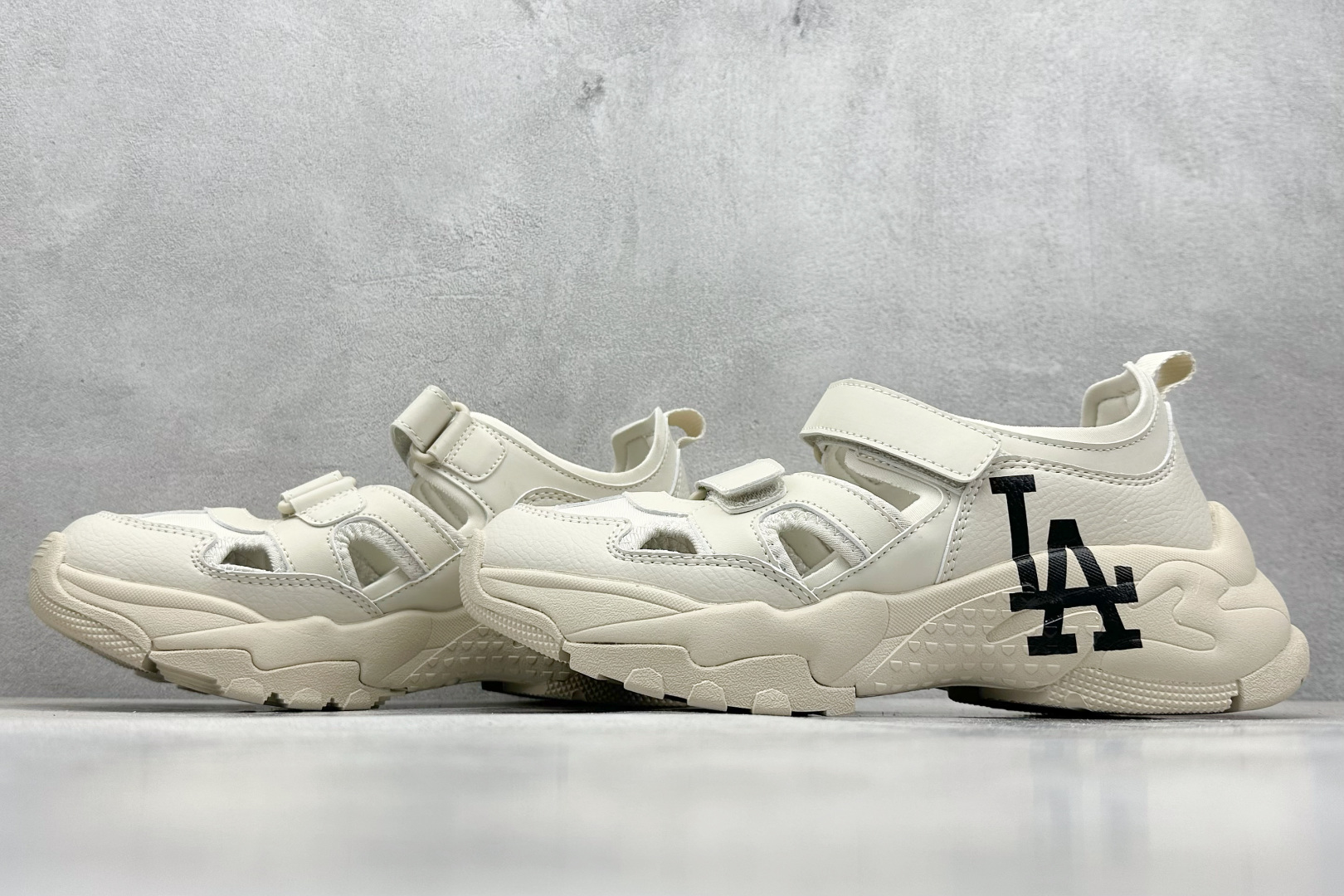 终端放店
DF版 MLB Bigball Chunky Embo Monogram 纽约洋基队 增高厚