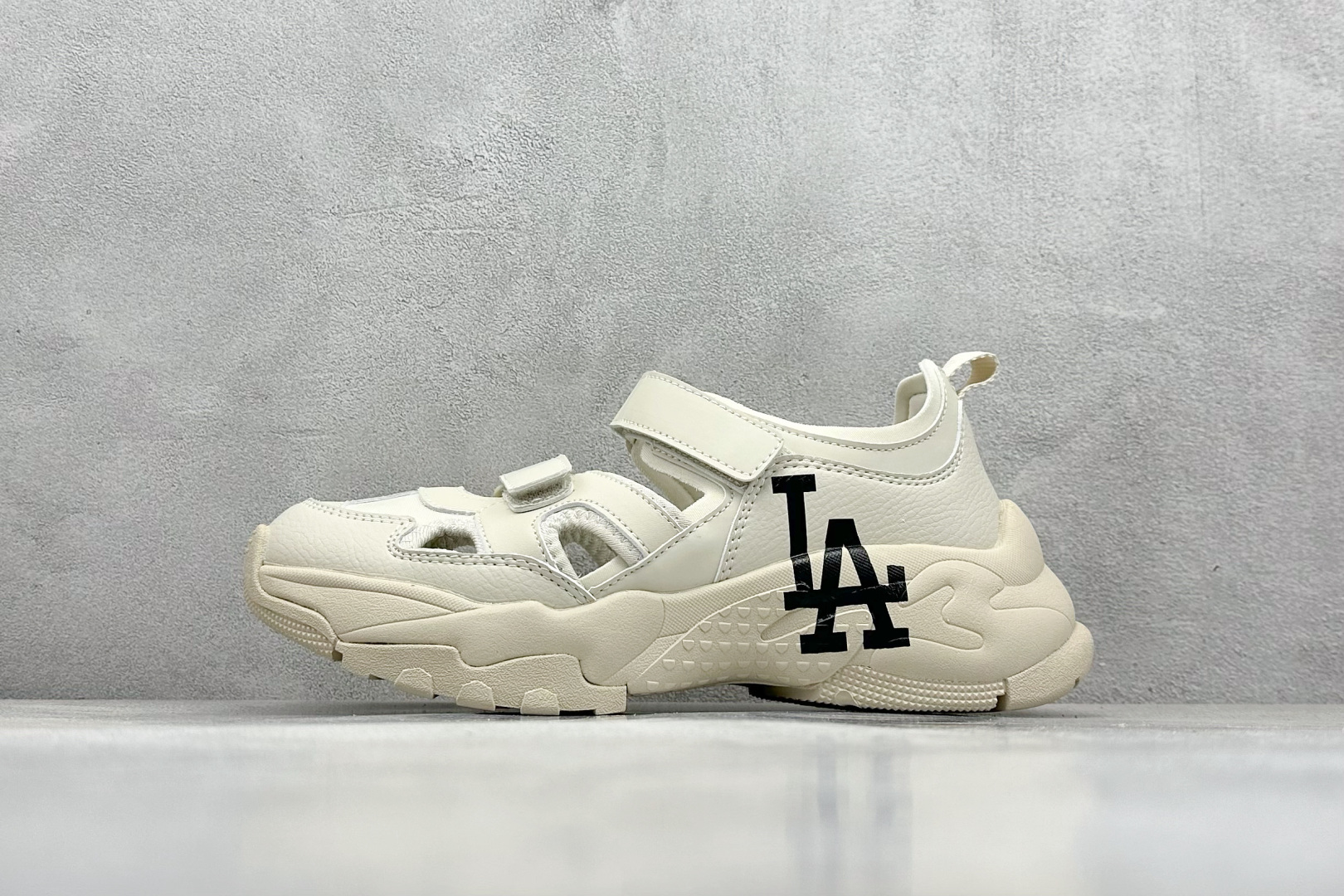  终端放店
DF版 MLB Bigball Chunky Embo Monogram 纽约洋基队 增高厚
