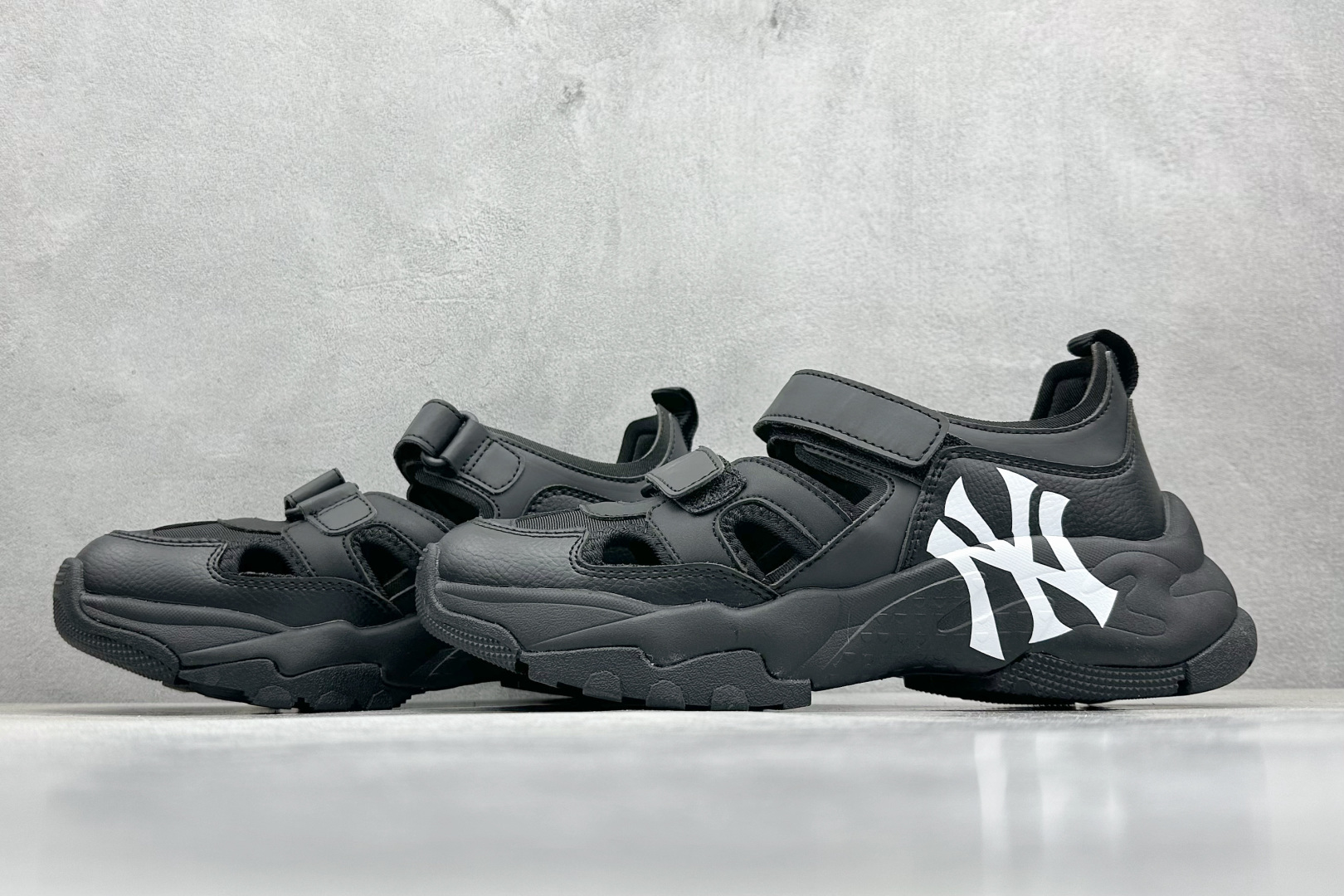  终端放店
DF版 MLB Bigball Chunky Embo Monogram 纽约洋基队 增高厚