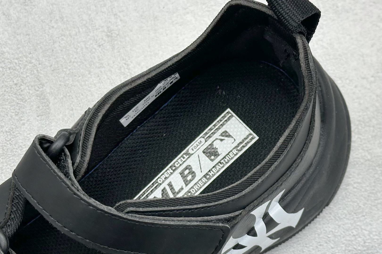  终端放店
DF版 MLB Bigball Chunky Embo Monogram 纽约洋基队 增高厚