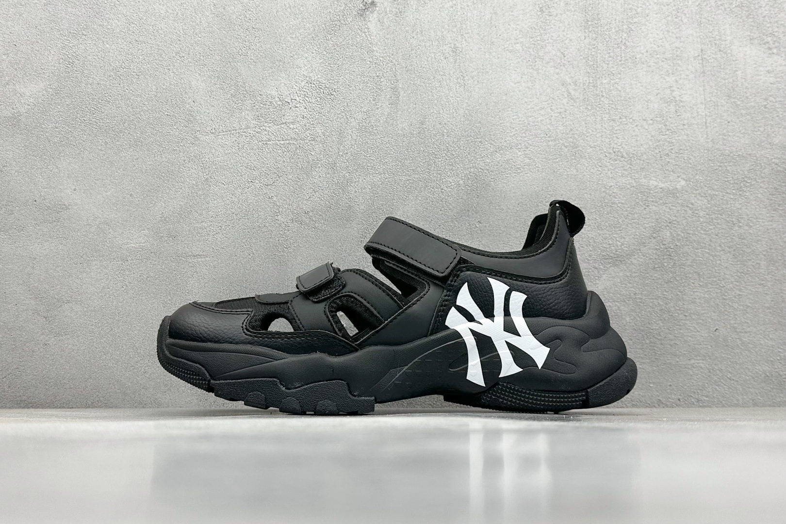  终端放店
DF版 MLB Bigball Chunky Embo Monogram 纽约洋基队 增高厚