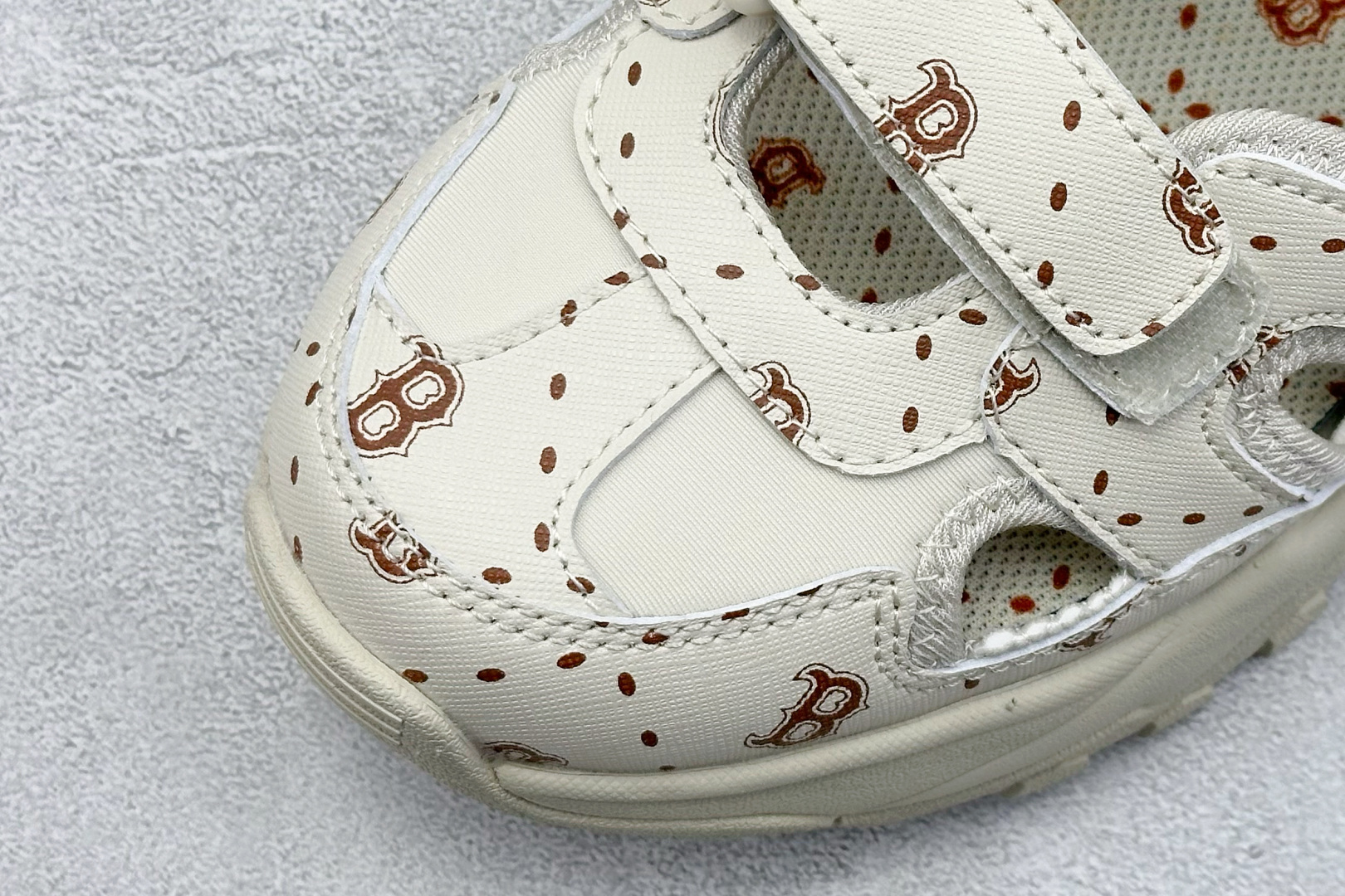  终端放店
DF版 MLB Bigball Chunky Embo Monogram 纽约洋基队 增高厚