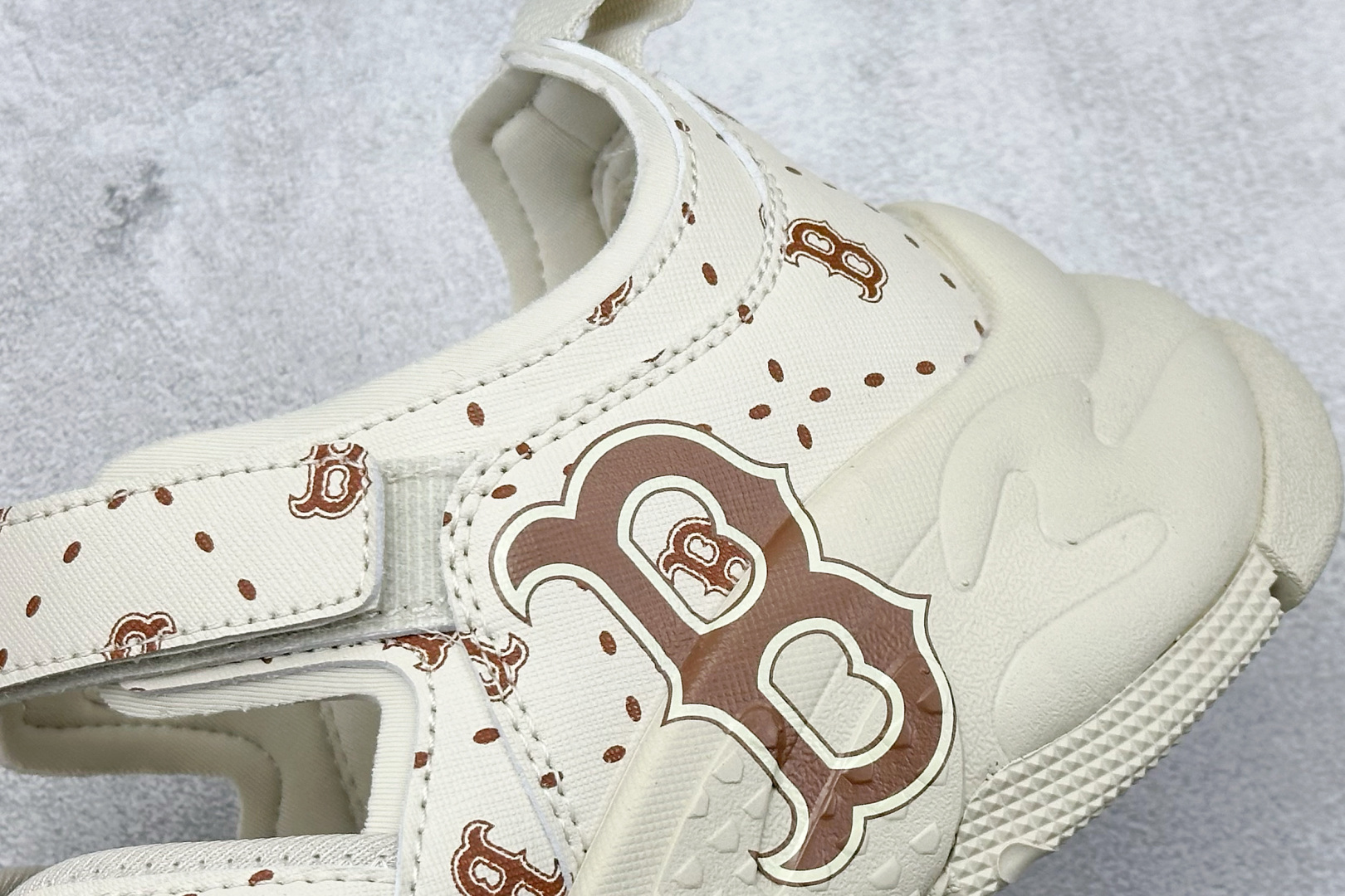  终端放店
DF版 MLB Bigball Chunky Embo Monogram 纽约洋基队 增高厚
